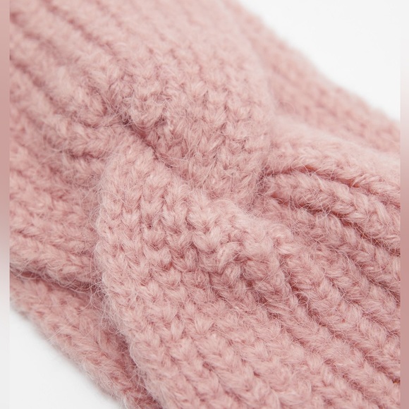 🌹NWT. Zara Creamy Pink Rib Knotted Headband. - Picture 3 of 8